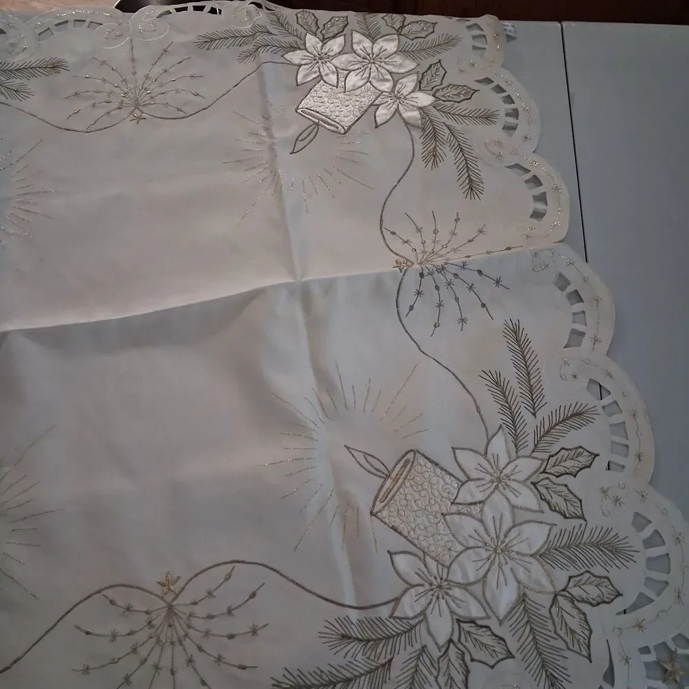 Vintage Christmas Tablecloth 33